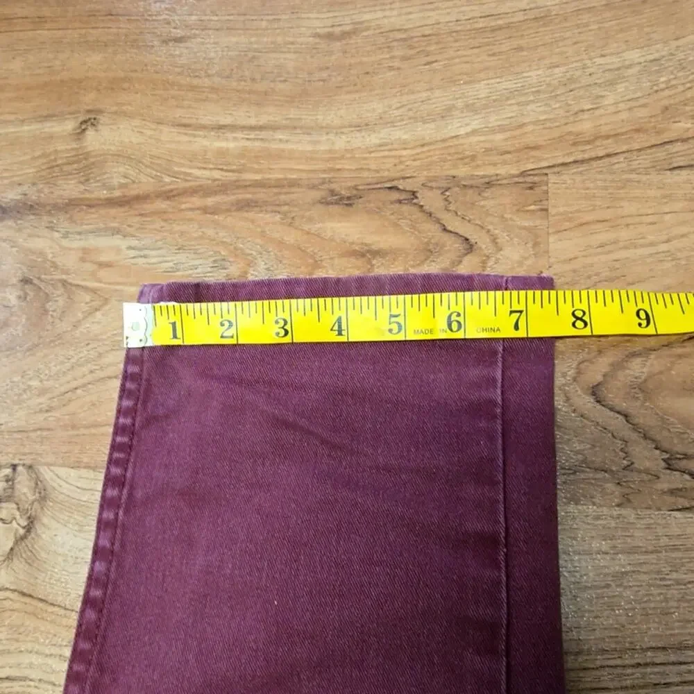 Levis or size knee