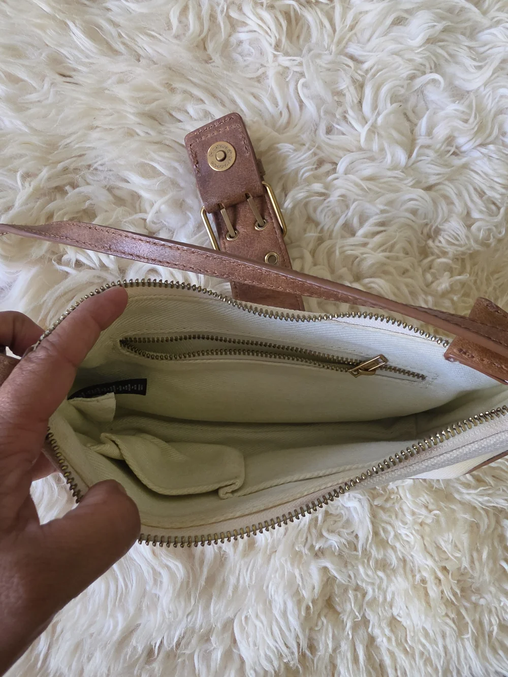 Brandy Melville simple cream