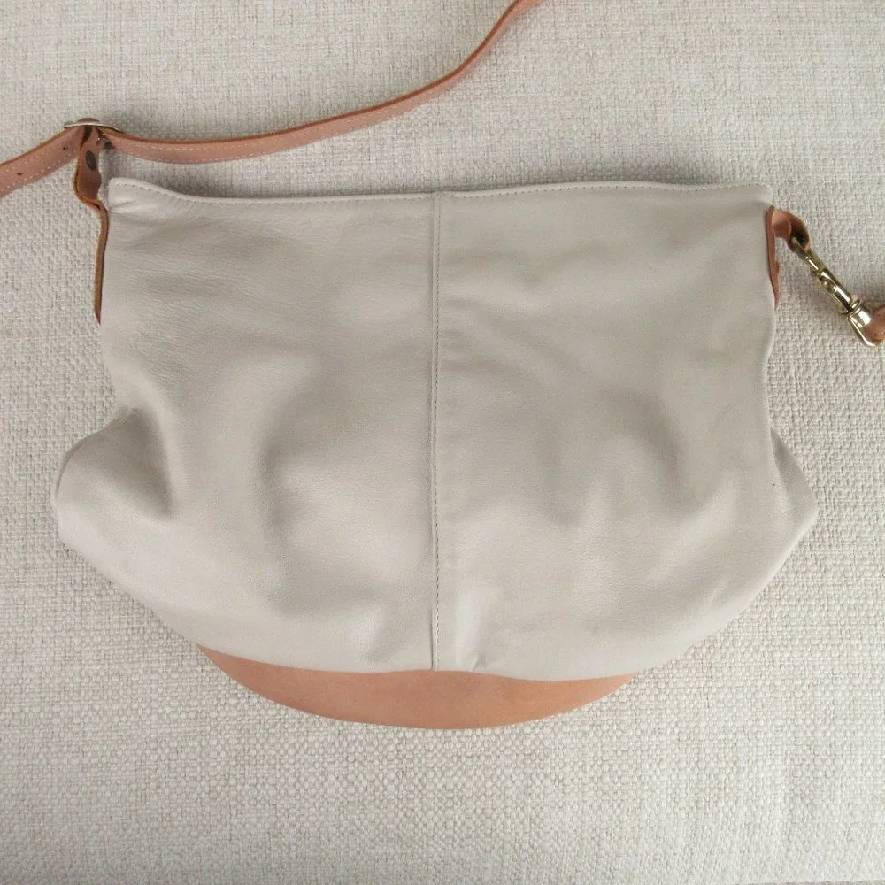 COA Carpetbags Of America Bone Medium Leather Bucket Bag Natural Trim Gold