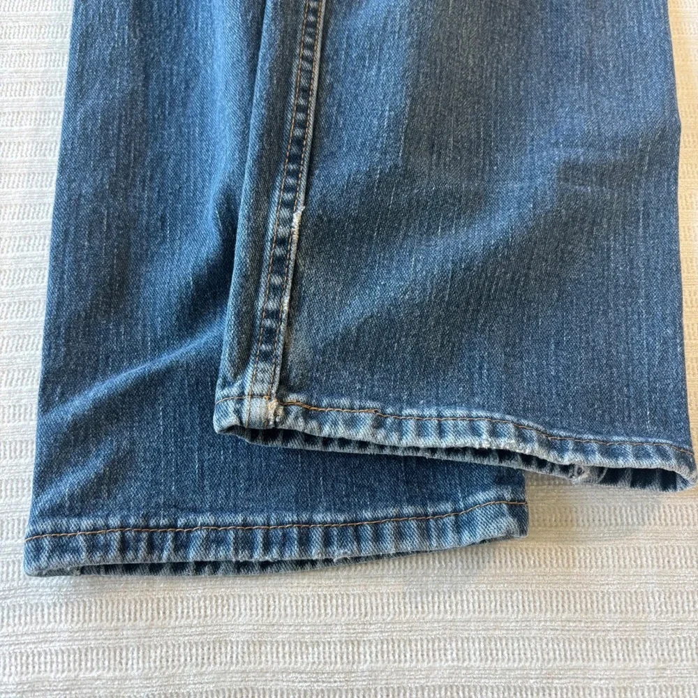 Levis there leg closure