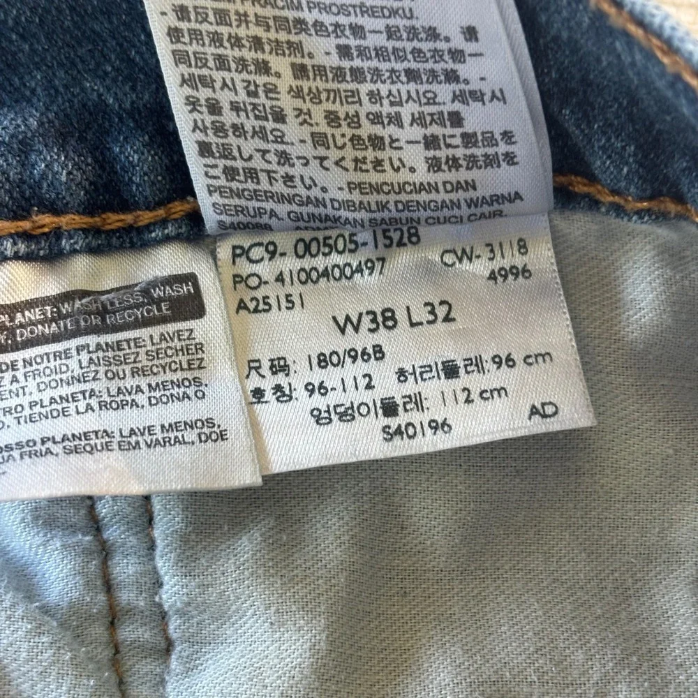 Levis mid like