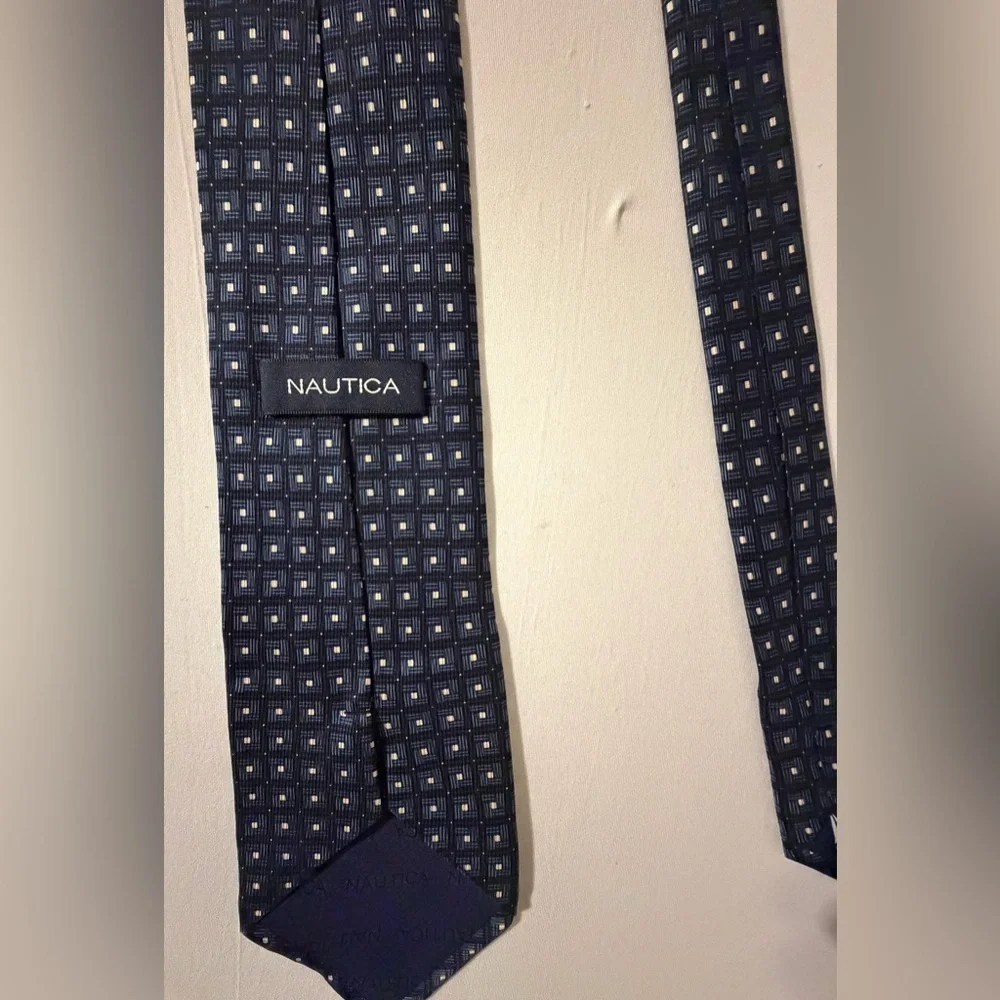 Nautica elegant checkered
