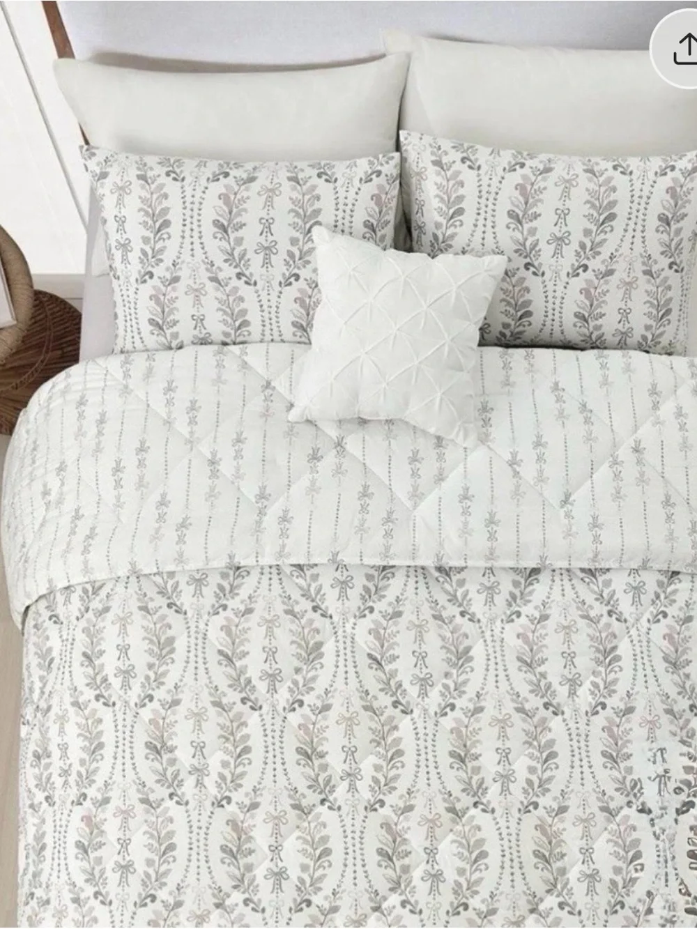 Floral Vine Quilted Comforter Set in Soft White and Blush size TWIN NEW IN BAG