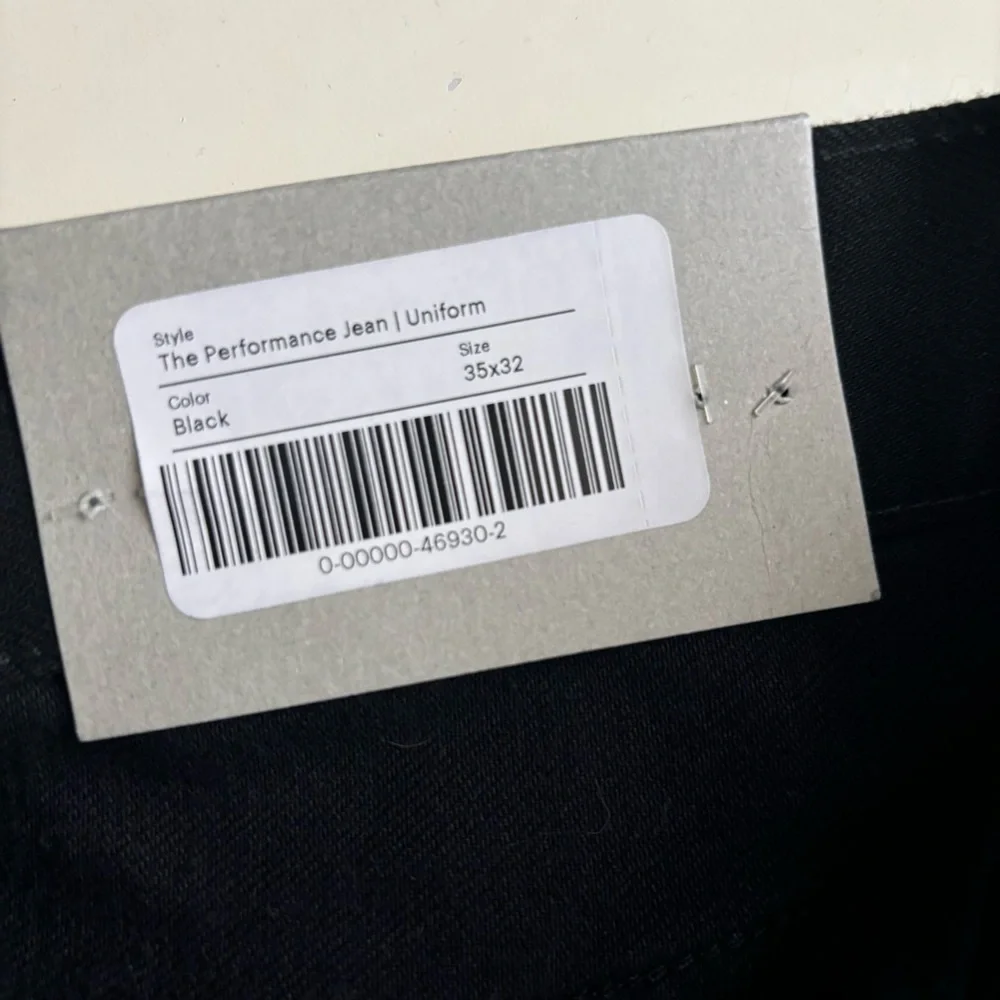 Everlane stretch laying tag