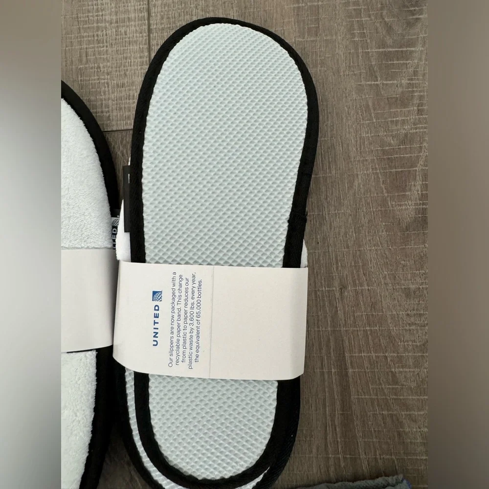 NWT United Polaris Pajamas + 2 pairs of slippers