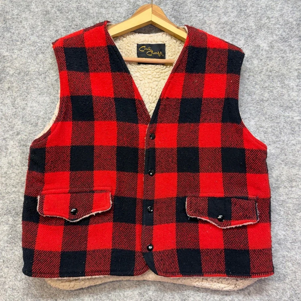Vintage Cal Craft Mens Plaid Sherpa Lined Vest Size M USA Red Black Western