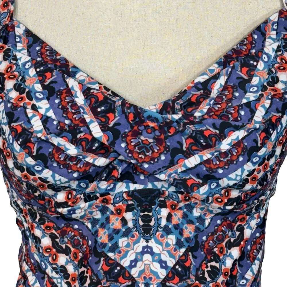 Athleta cups supporting unstretched
