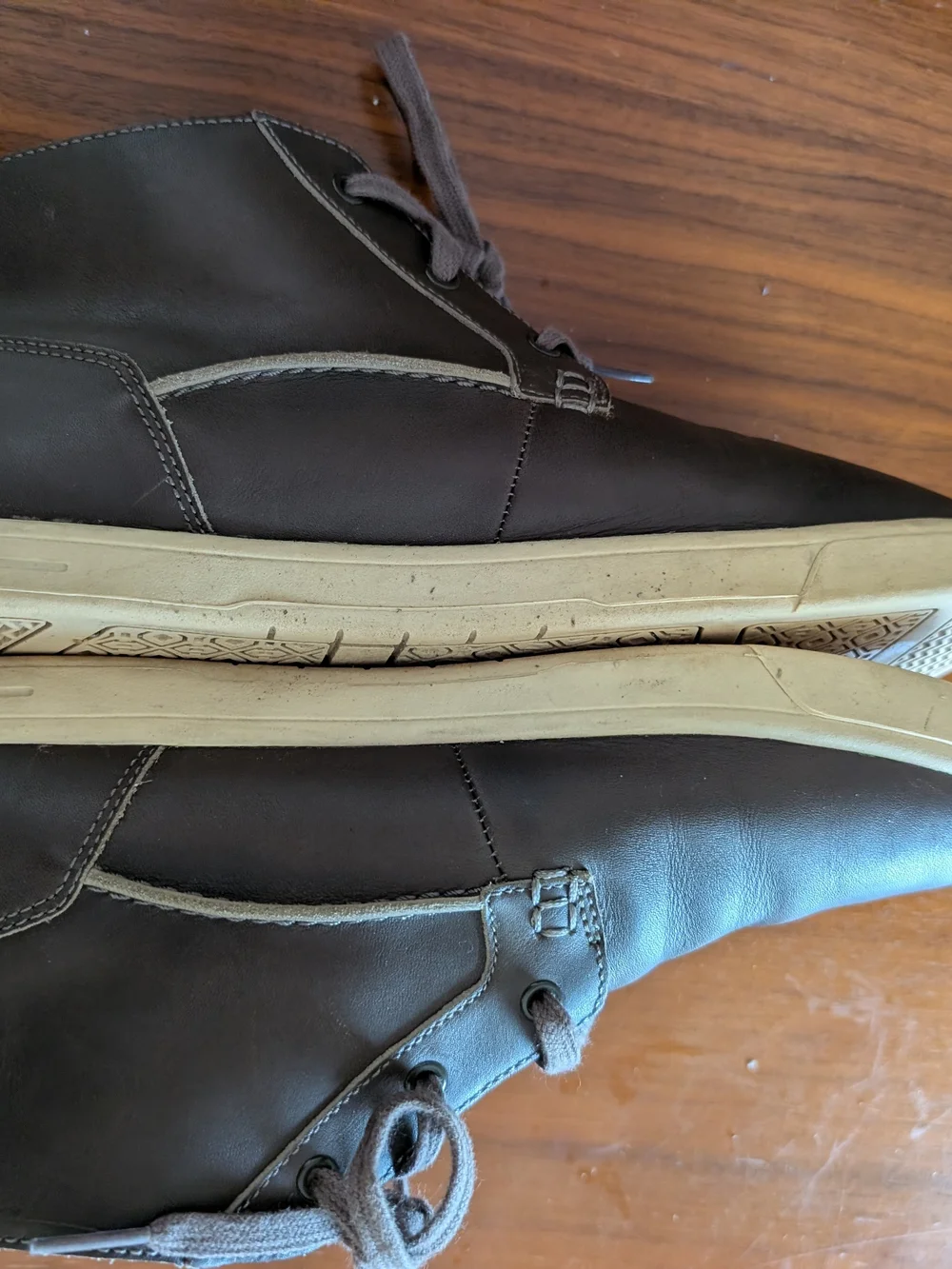 UGG Men’s Leather Chukka Shoes Brown Size 9