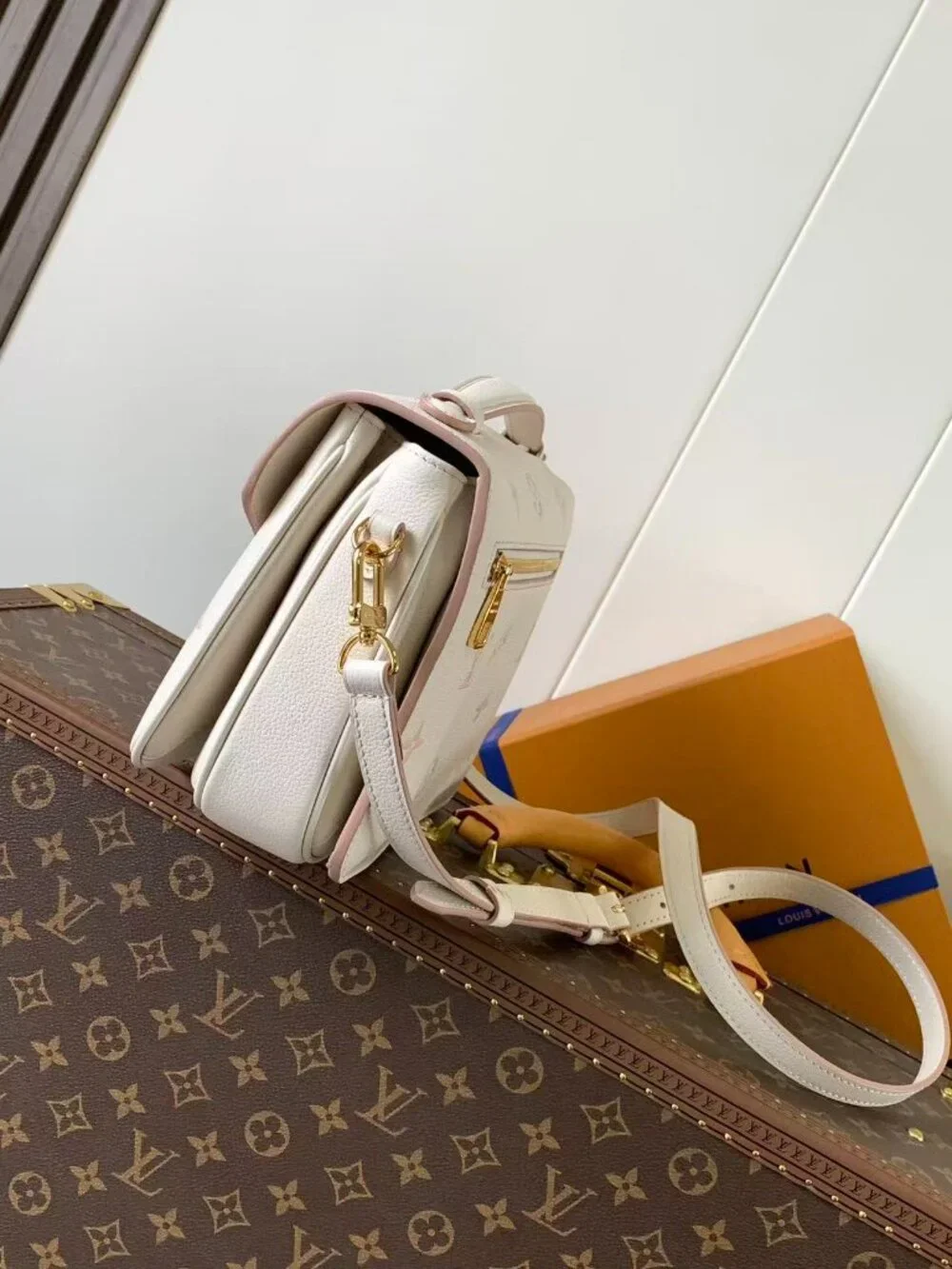 Classic Louis Vuitton Bag: A Stylish and Versatile Choice for Elegance
