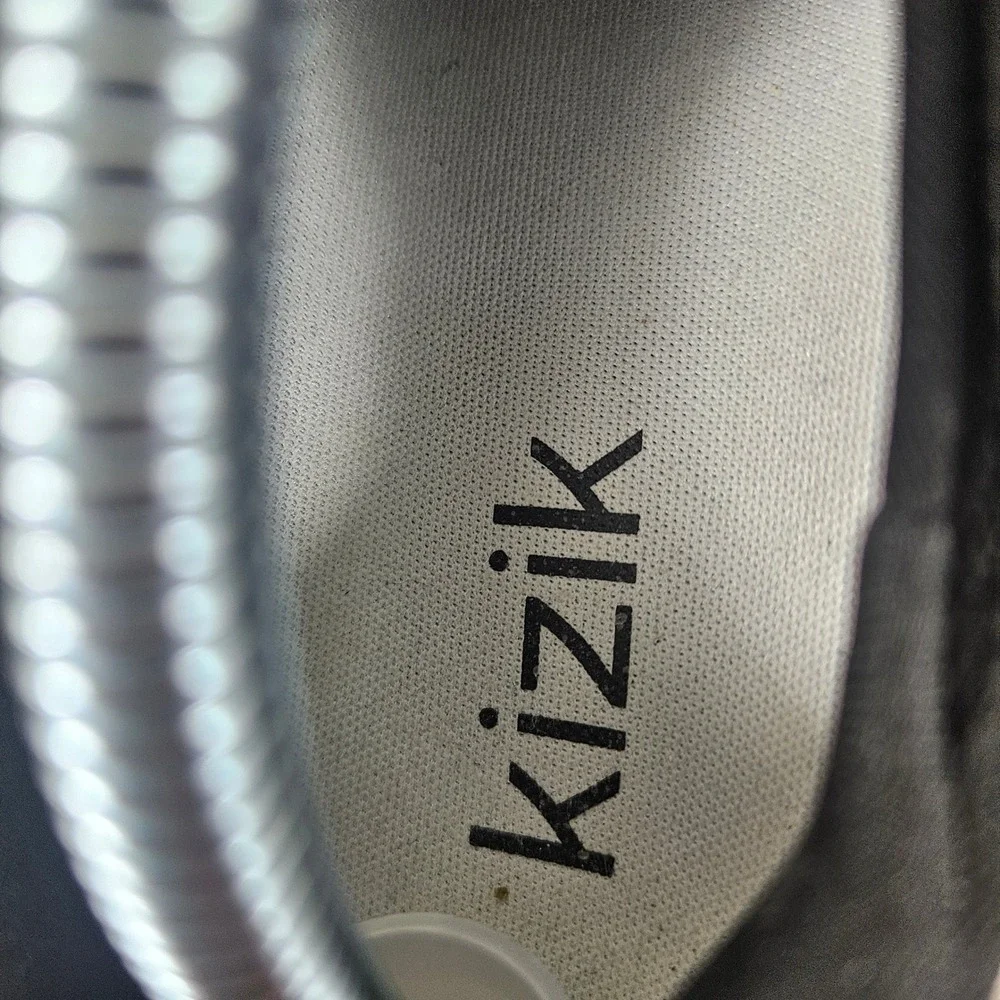 Kizik lima hands