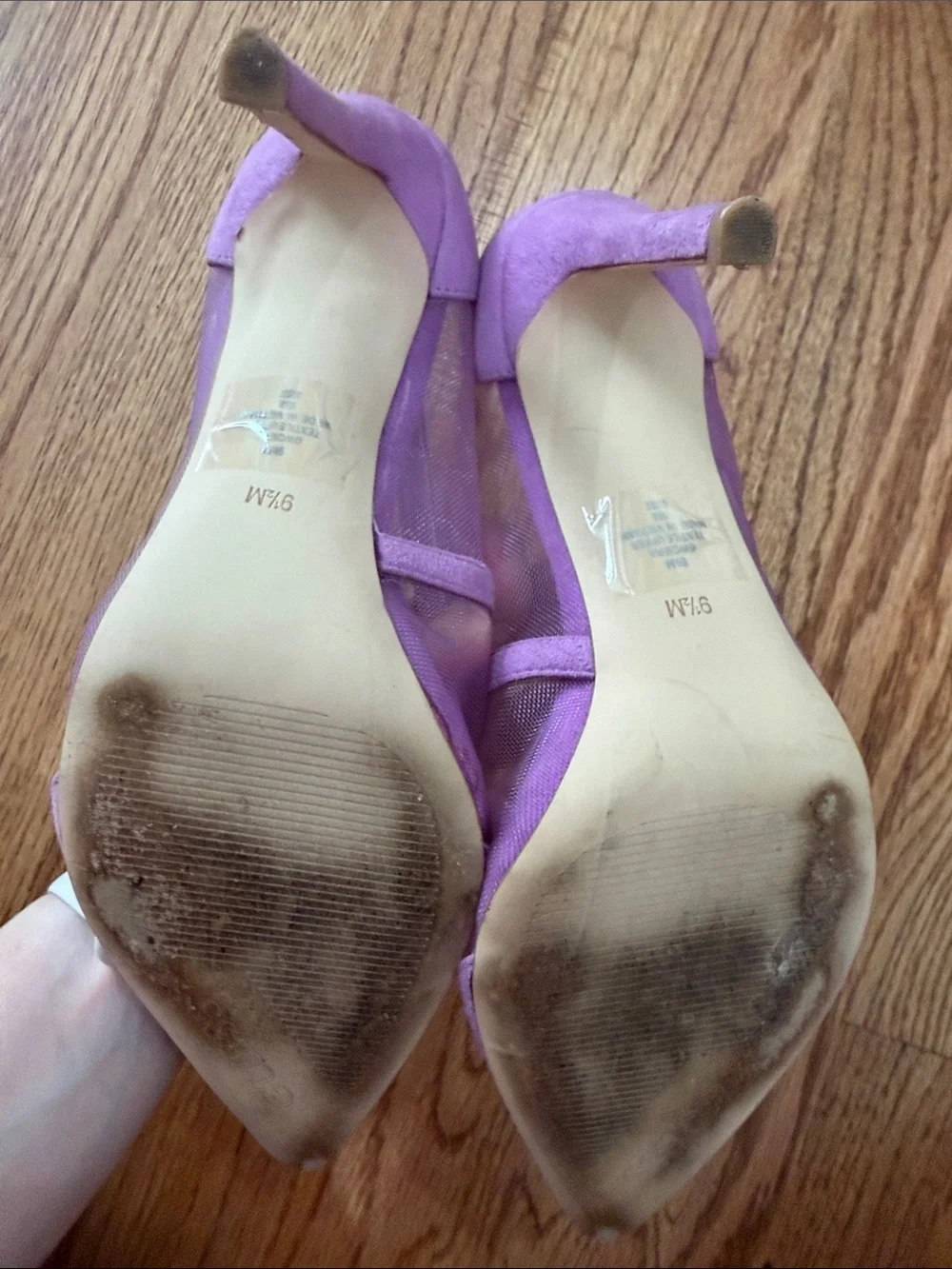 Guess stylish pumps