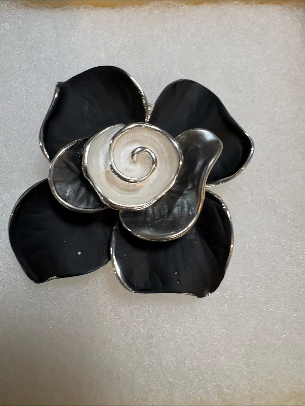 Magnetic Fastener Black Flower Pin Brooch - Unbranded