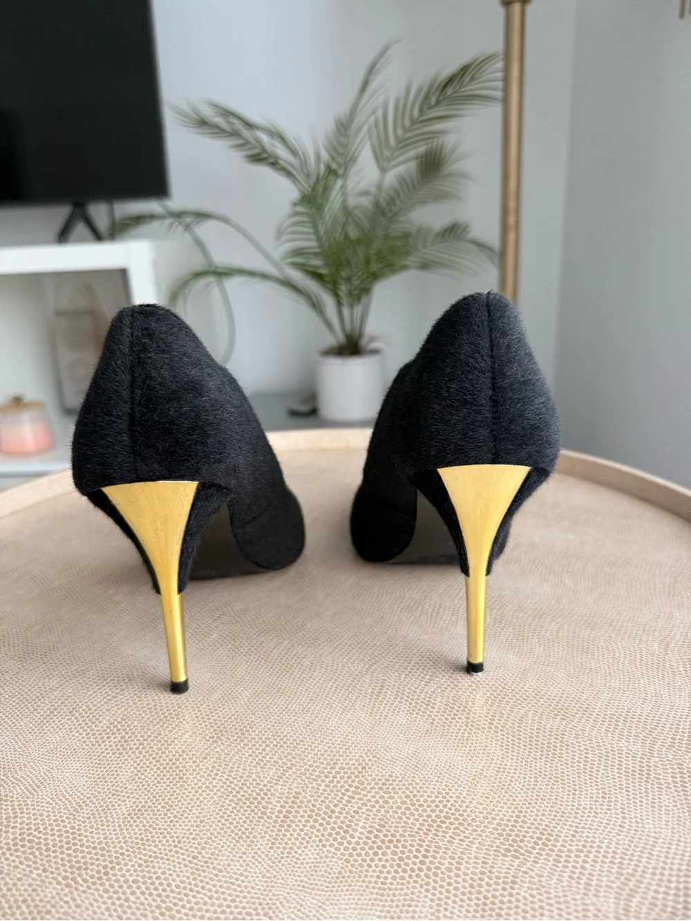 N/A black pointed