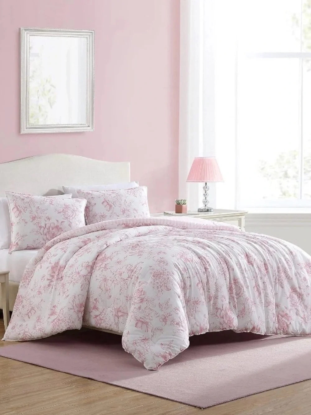 Laura Ashley Full/Queen Comforter Set 3 piece 1 comforter 2 pillow Shams