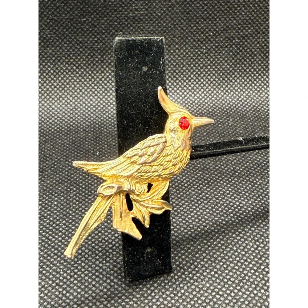 Vintage Gold Tone Bird Brooch Red Rhinestone Eye Crested Bird Pin