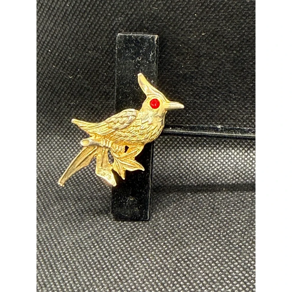 Vintage Gold Tone Bird Brooch Red Rhinestone Eye Crested Bird Pin