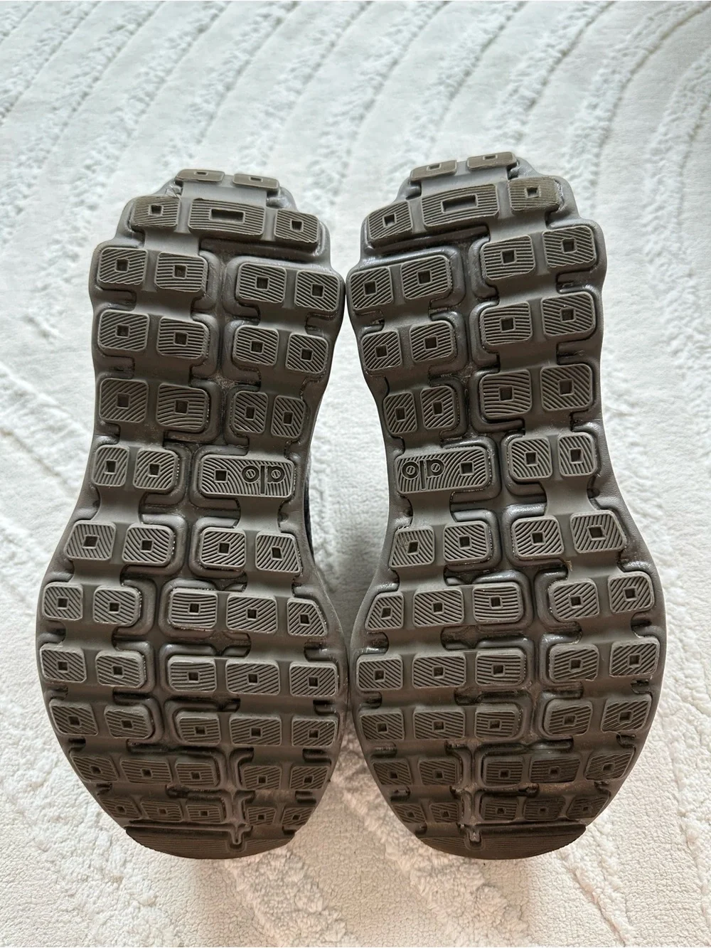 Alo | Runner Sneaker | Espresso