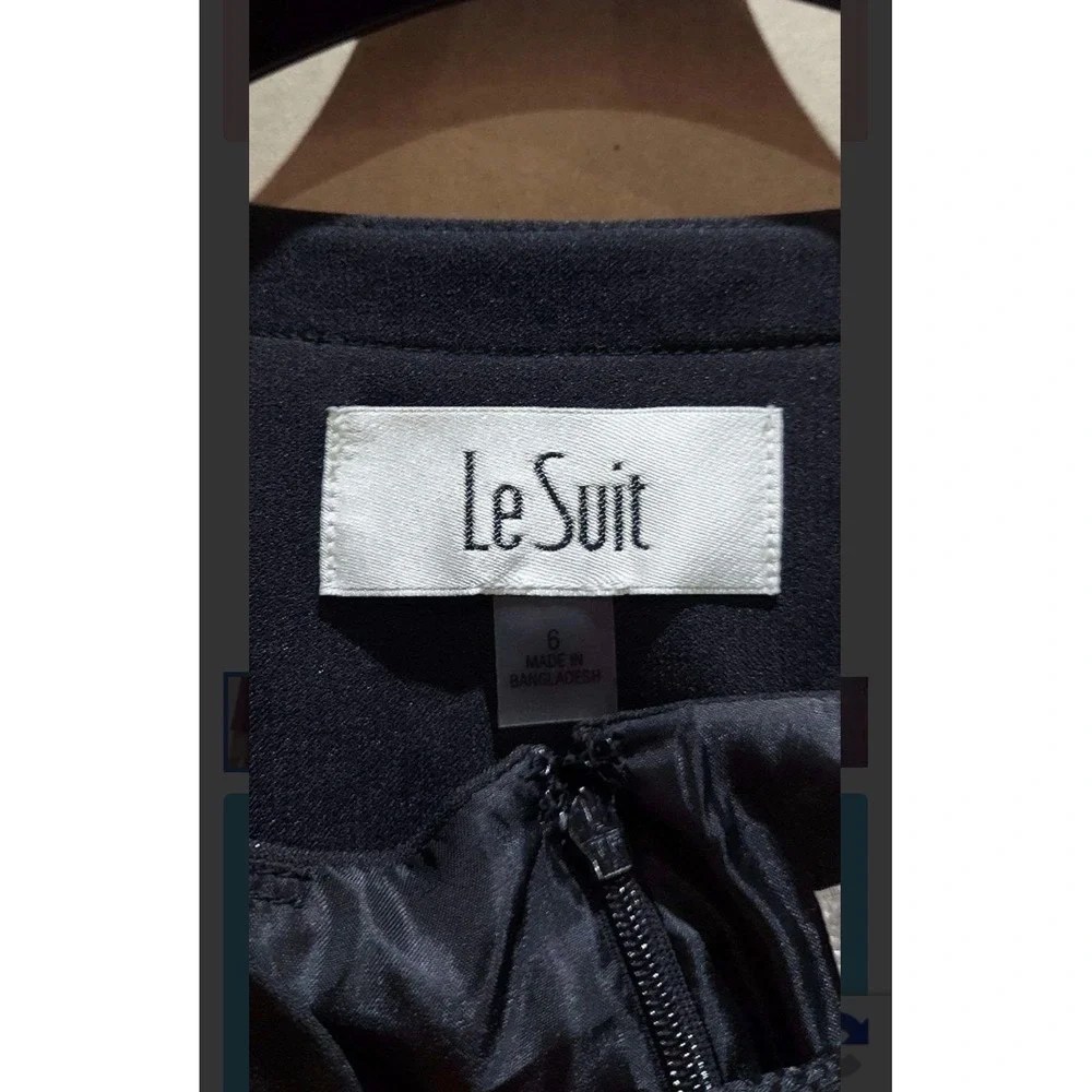 Le Suit le suit