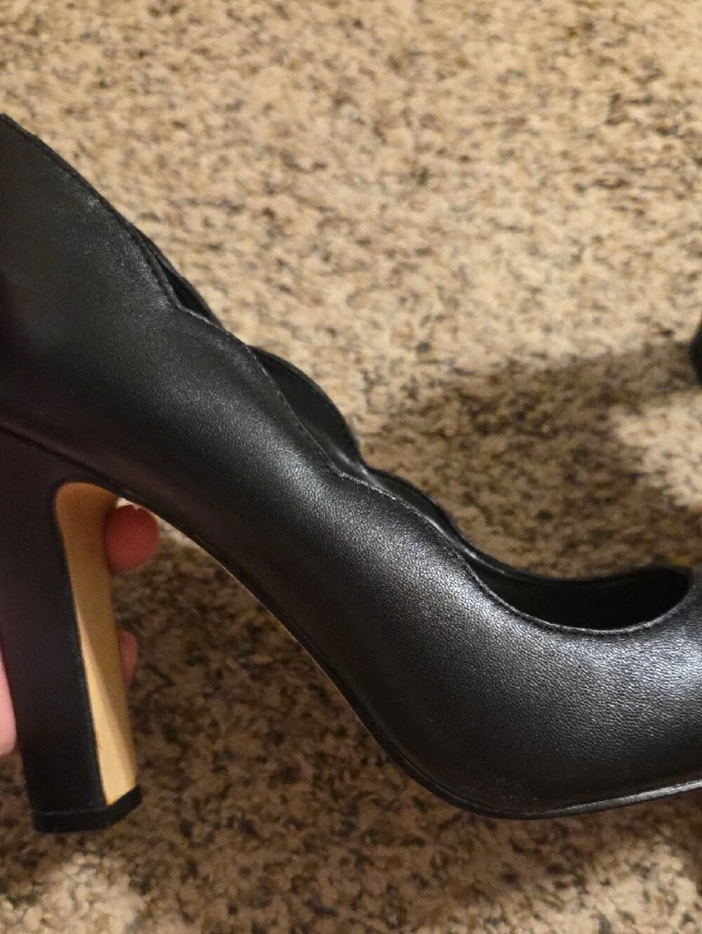 Saks Fifth Avenue classic pointed