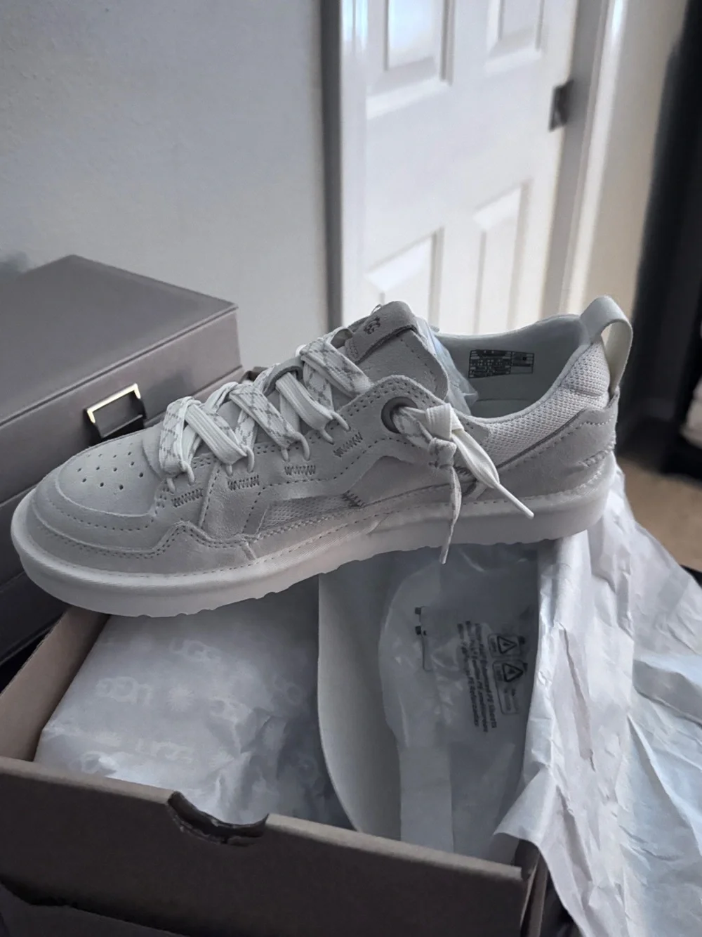 UGG clean cream