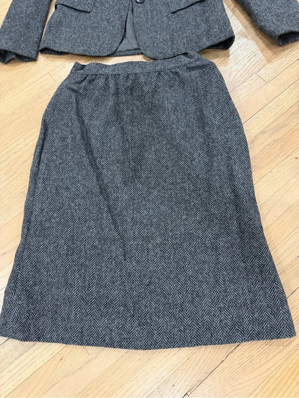 Vintage women’s wool blazer and pencil skirt size small