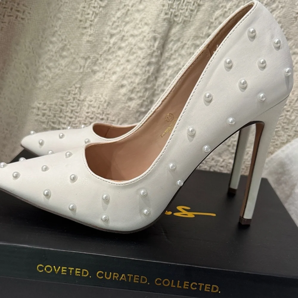 Lulus elegant pointed