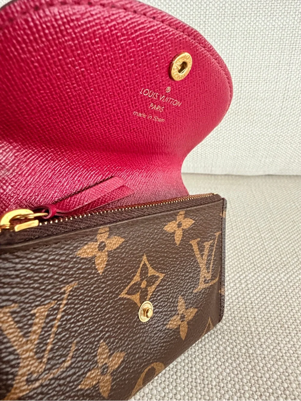 Louis Vuitton coin like grained