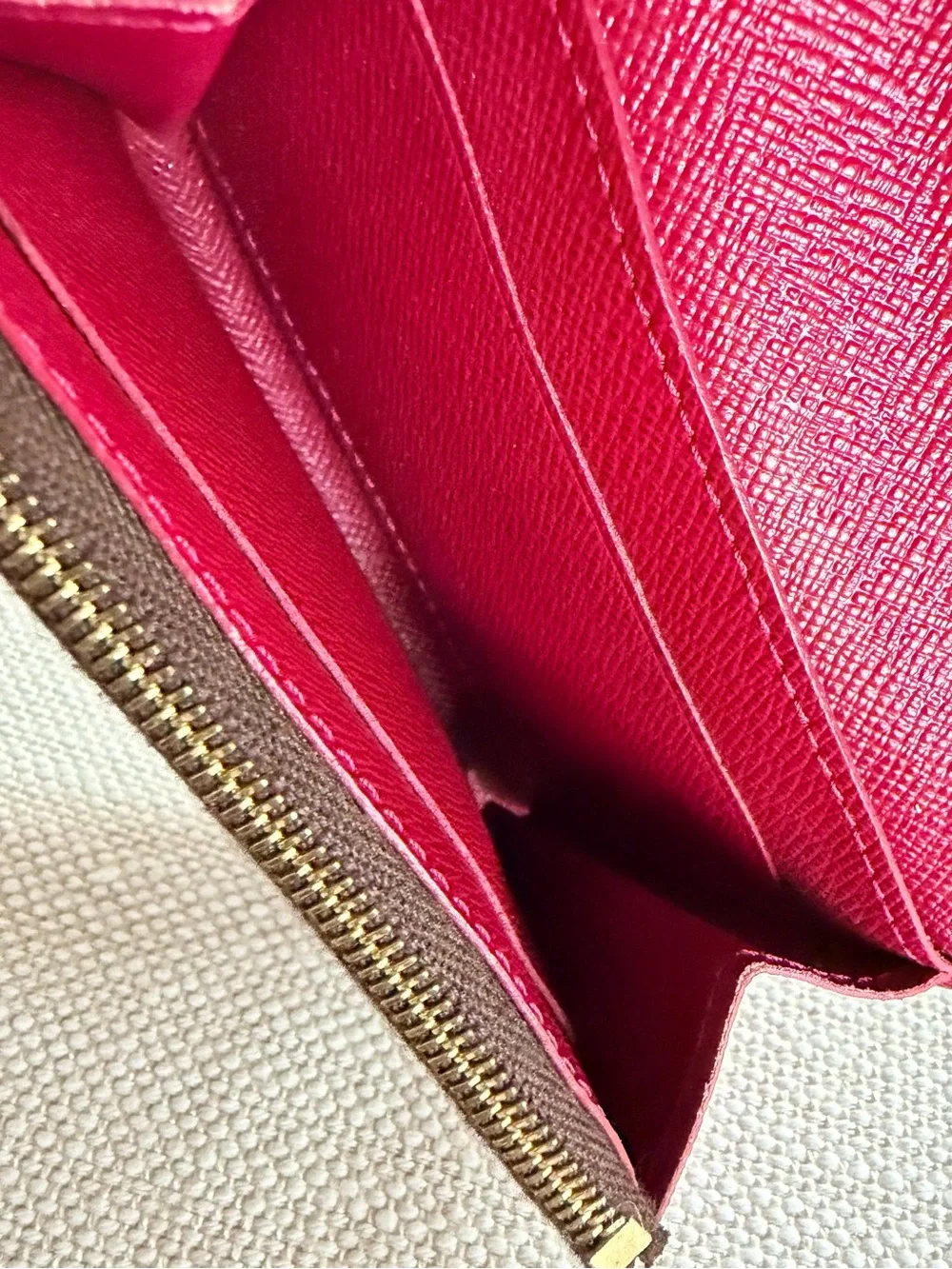 Louis Vuitton handling part