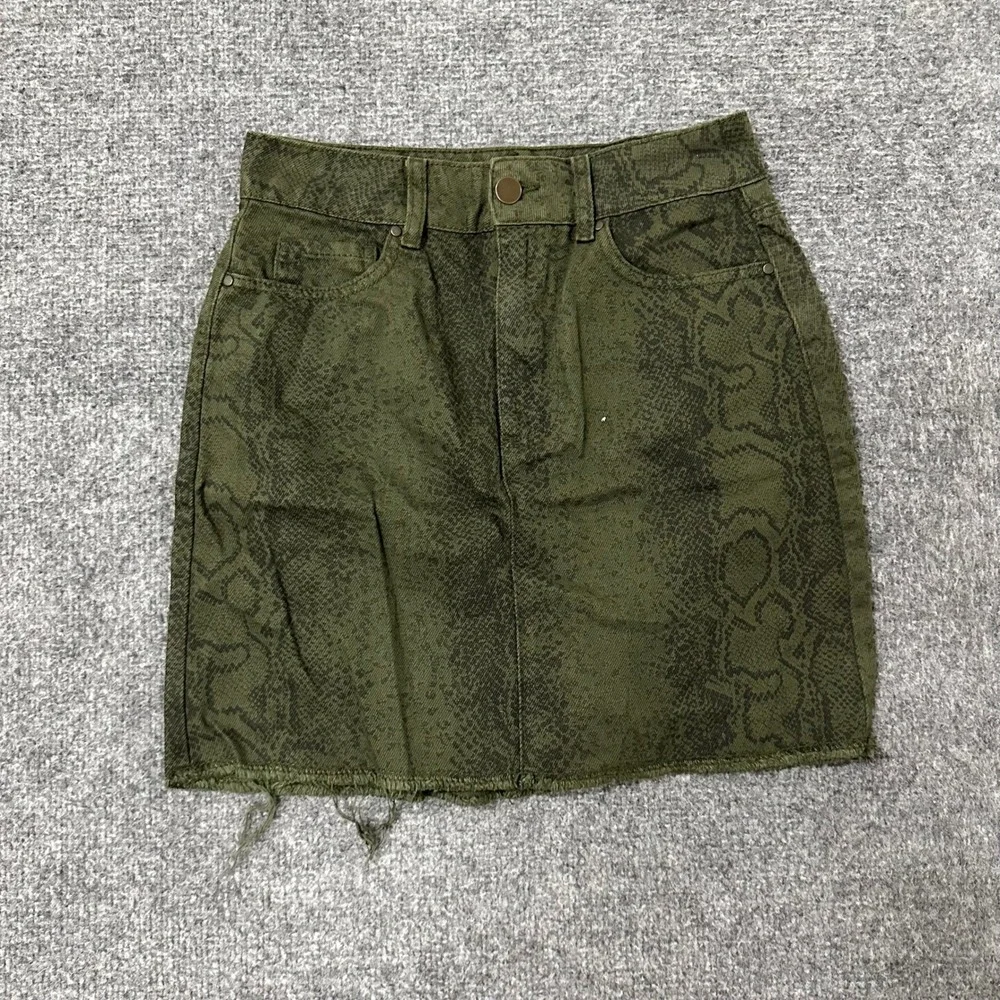 Hollister Mini Skirt Womens Size 25 Olive Green Snake Print Cotton Raw Hem Denim