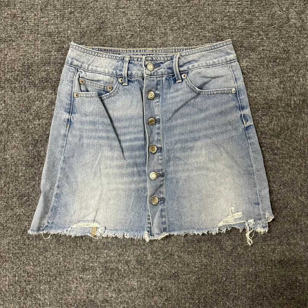 American Eagle Skirt Womens Size 2 Light Wash Denim Distressed Button Fly Mini