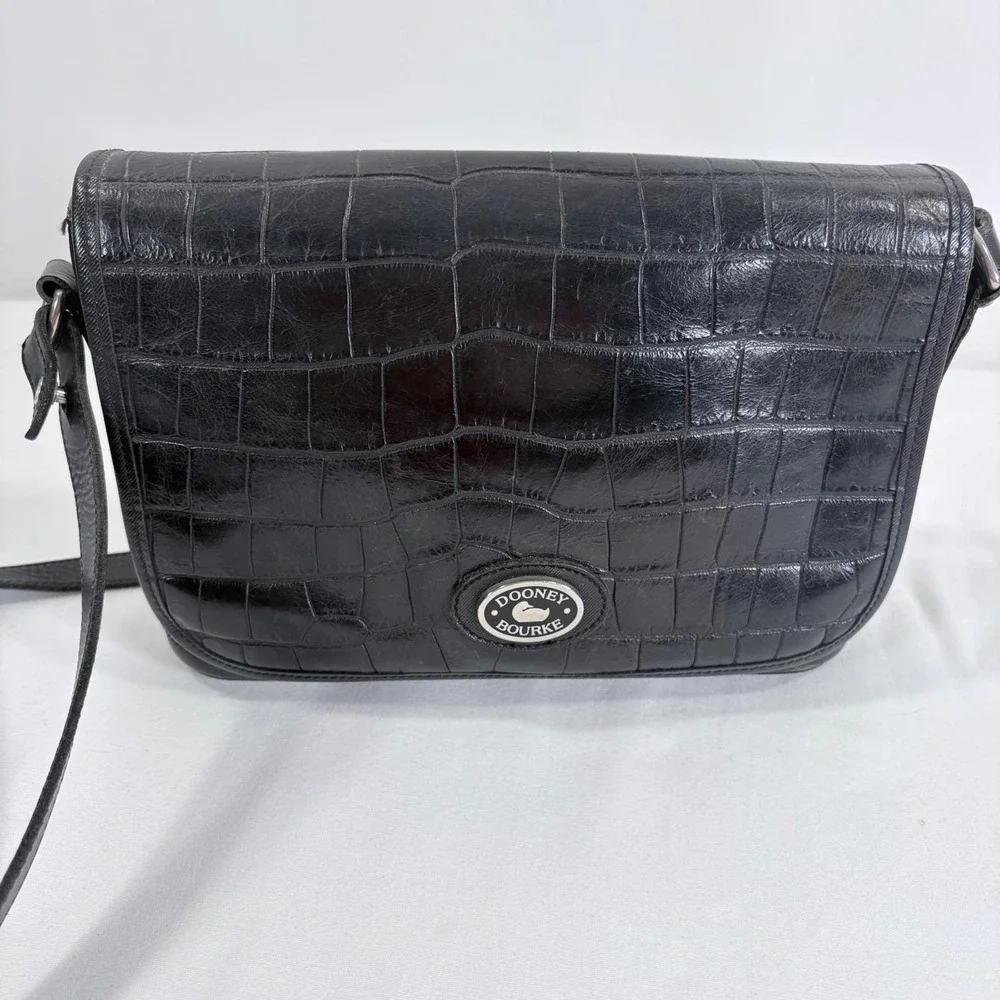 VTG Dooney & Bourke Black‎ Croc Embossed Leather Flap Shoulder Bag Purse