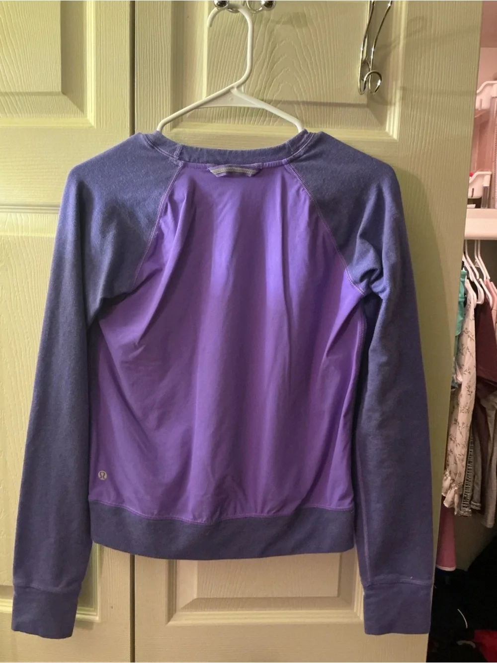 lululemon athletica Two-Tone Lavender and Violet Raglan Pullover