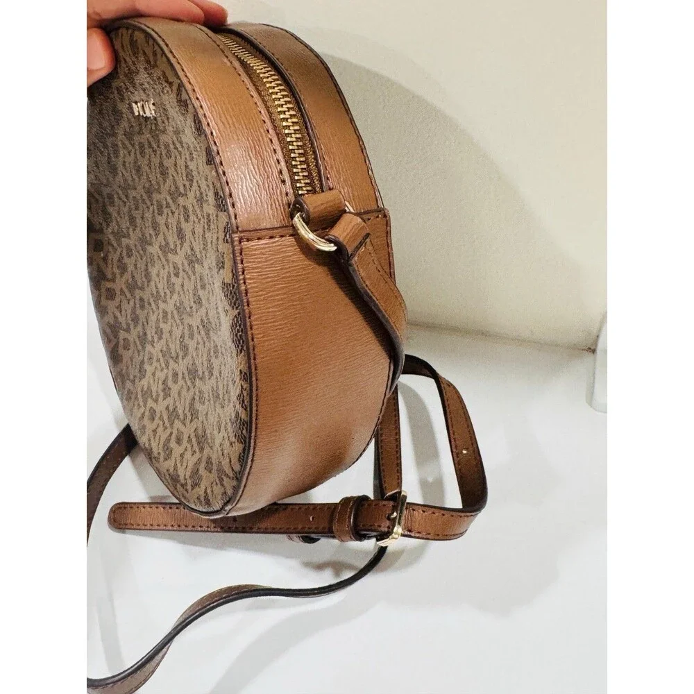 Dkny round brown