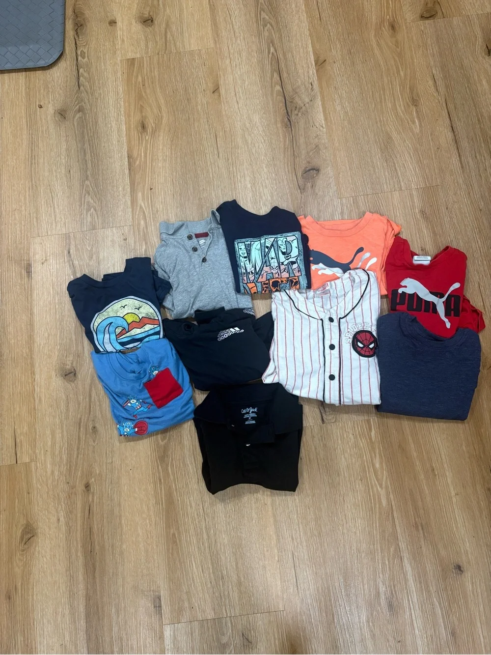 Kids toddler boy Mixed Graphic Tee Bundle - Assorted Colors. Size 2T. Lot of 10