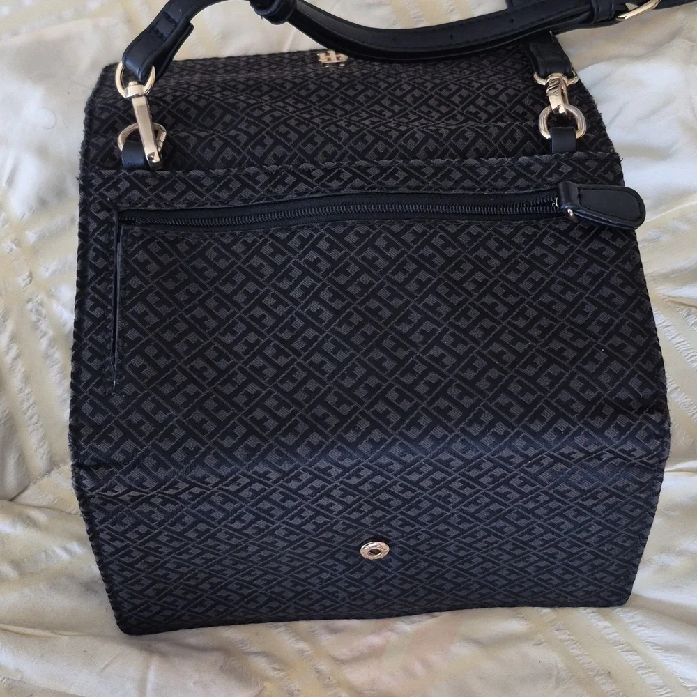 Tommy Hilfiger Signature Logo Black/Taupe Crossbody Wallet Shoulder Bag