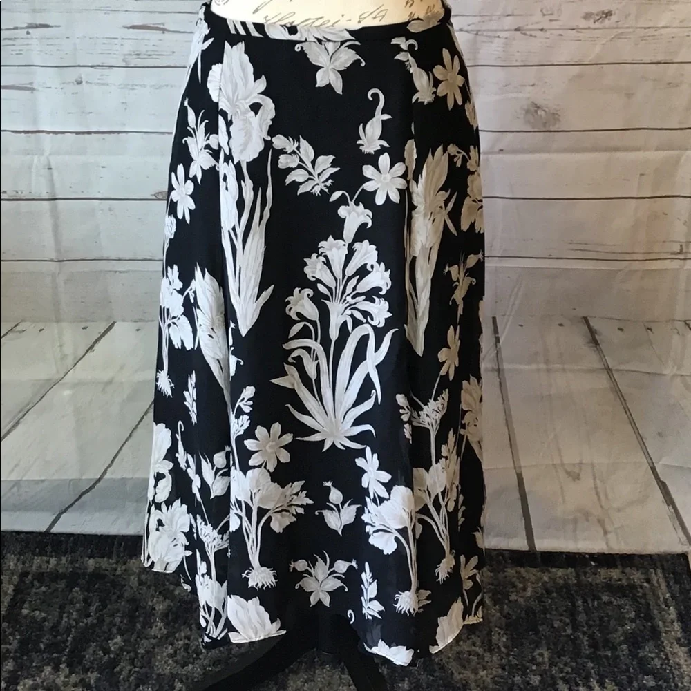 ANN TAYLOR‎ LOFT skirt floral a-line black & white sz 4