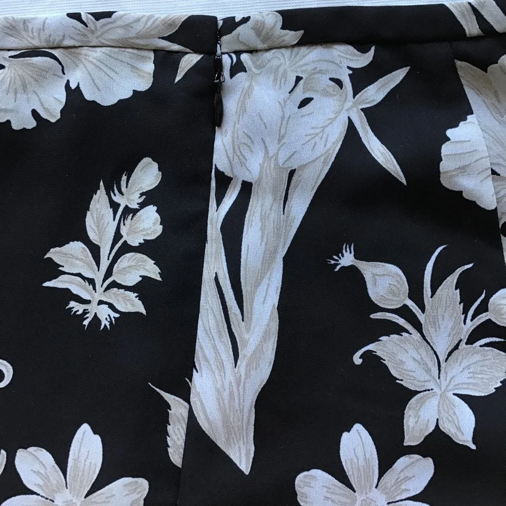 ANN TAYLOR‎ LOFT skirt floral a-line black & white sz 4