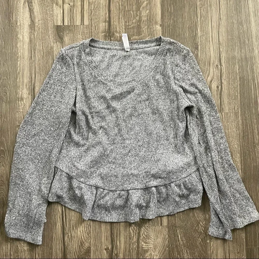 2/$20 GILLIGAN & O'MALLEY RIBBED COZY RUFFLE BELL SLEEVE SLEEP SHIRT