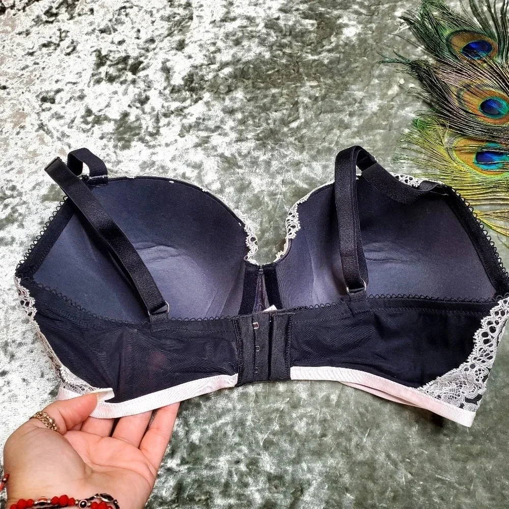 Victoria's Secret Gray Lace Bra‎ With Rhinestone