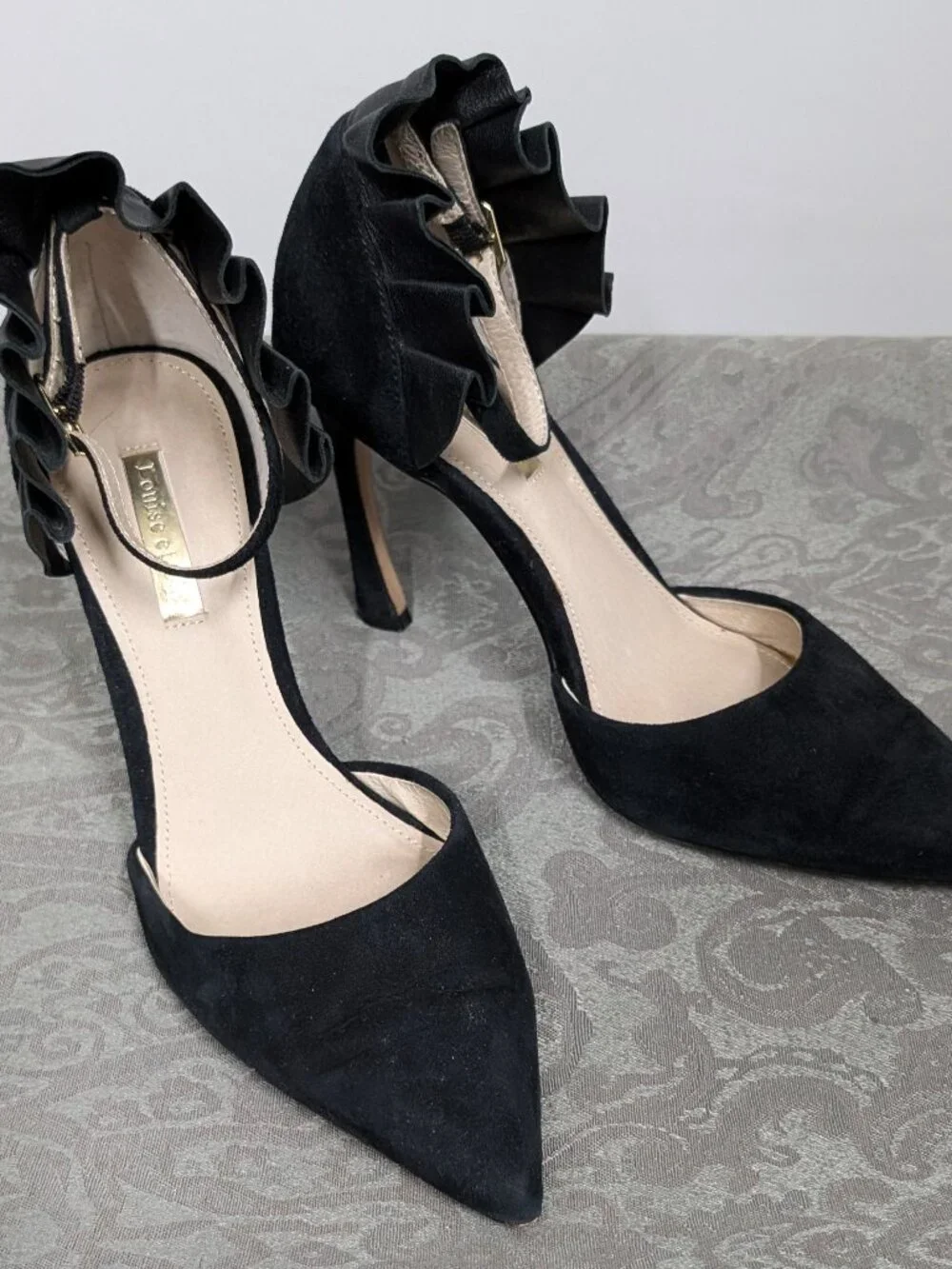 Louise et Cie Black Lo-Telissa suede stilettos with leather ruffle, sz 6.5