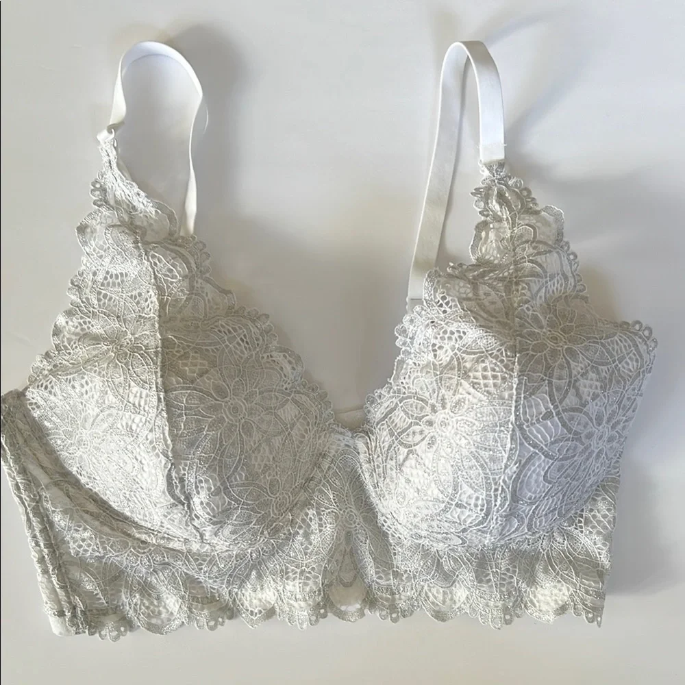 Maidenform White Lace Bra with Floral‎ Detailing