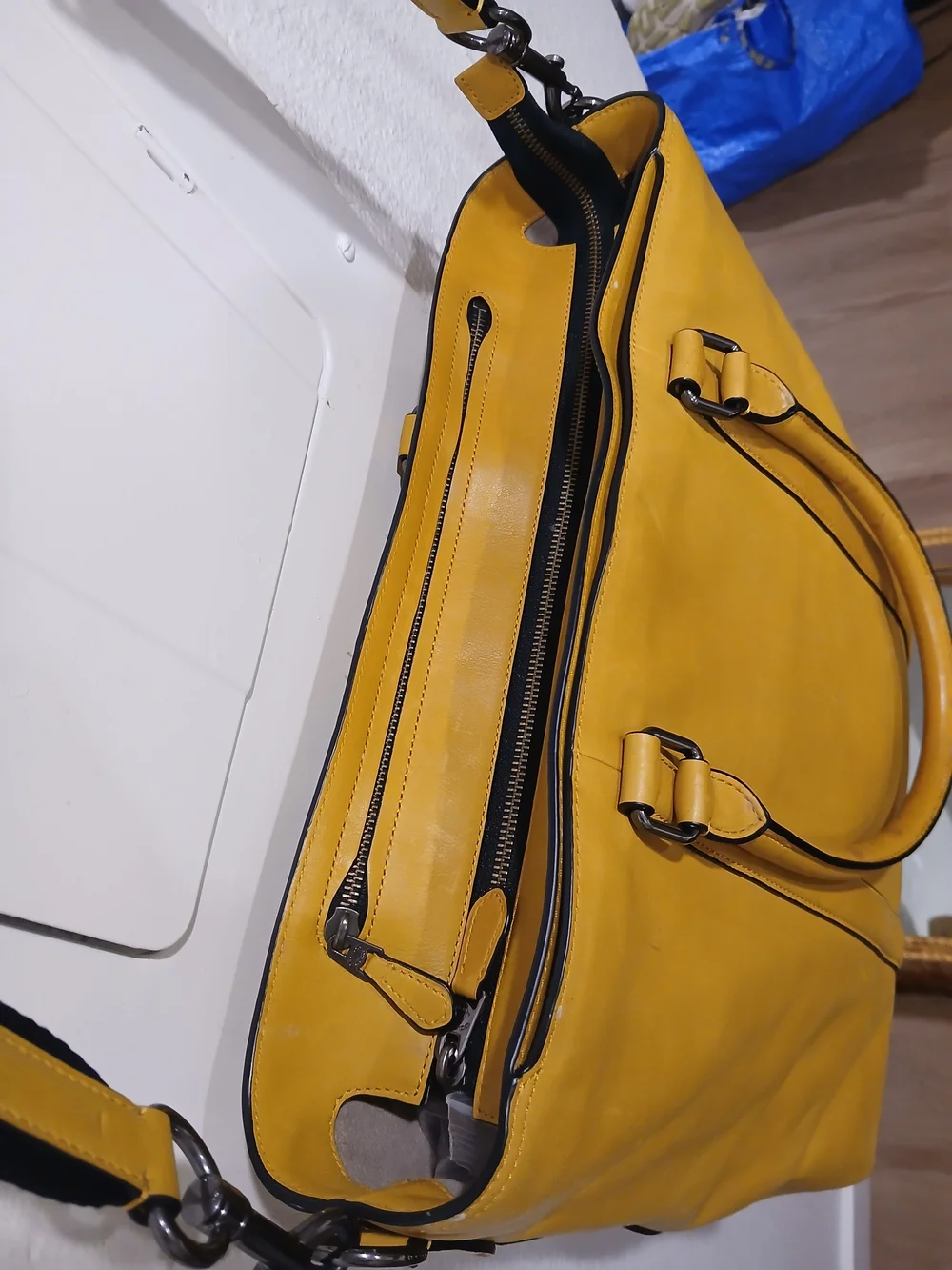 Coach silhouette casual