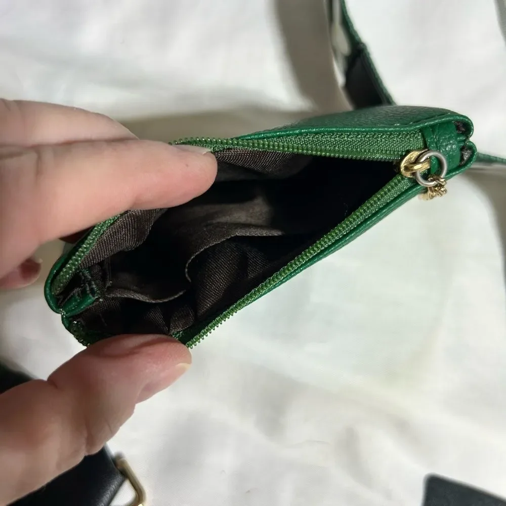 Phone Holder Coin Purse 🌼 NWOT Green Faux Leather Floral Strap Crossbody