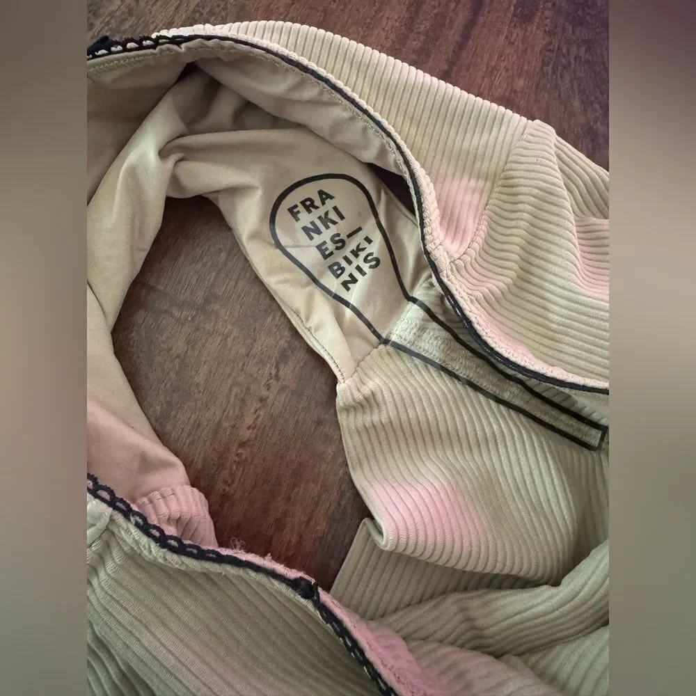 Frankies Bikinis new without