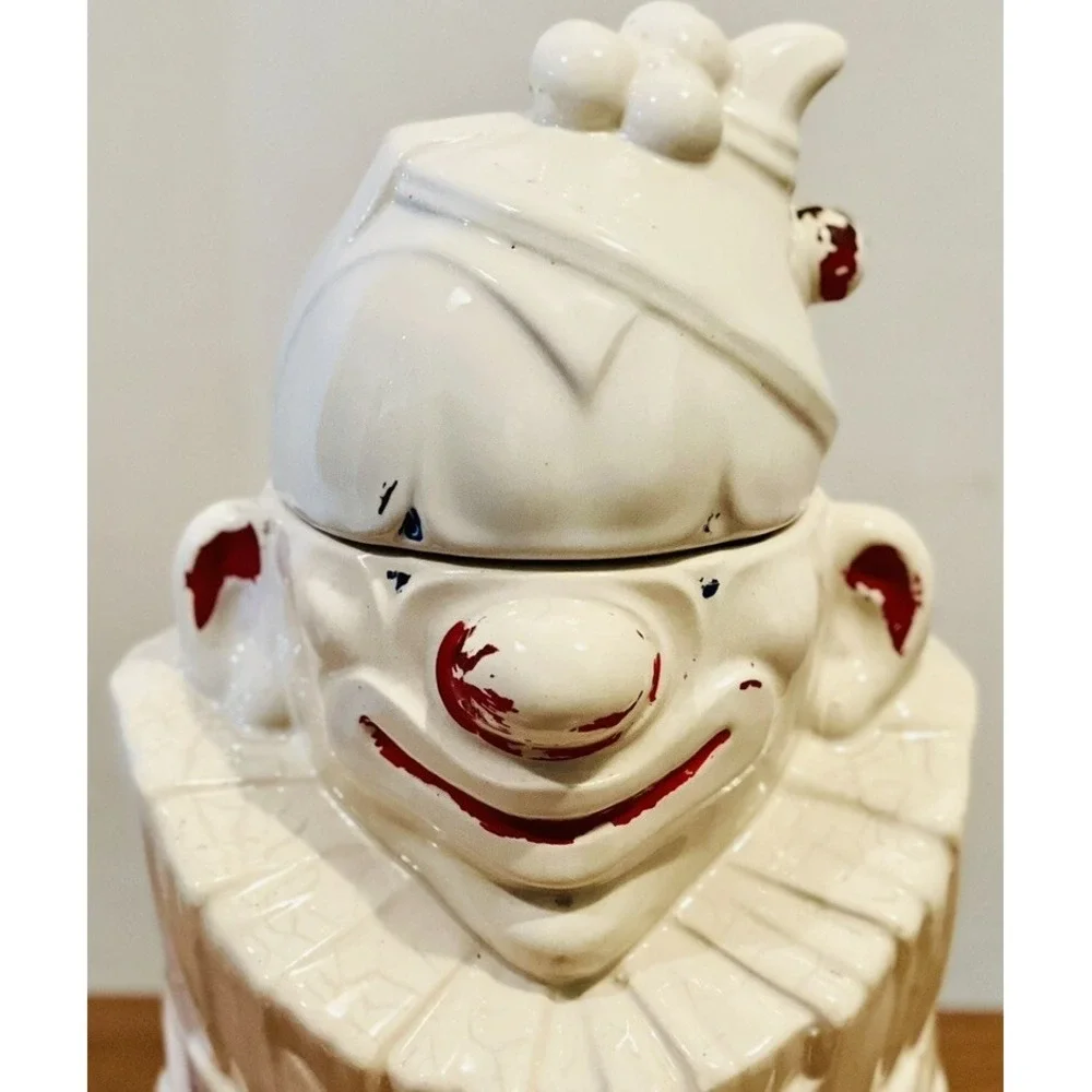 Vintage McCoy 1940s Clown Face Cookie Jar 10