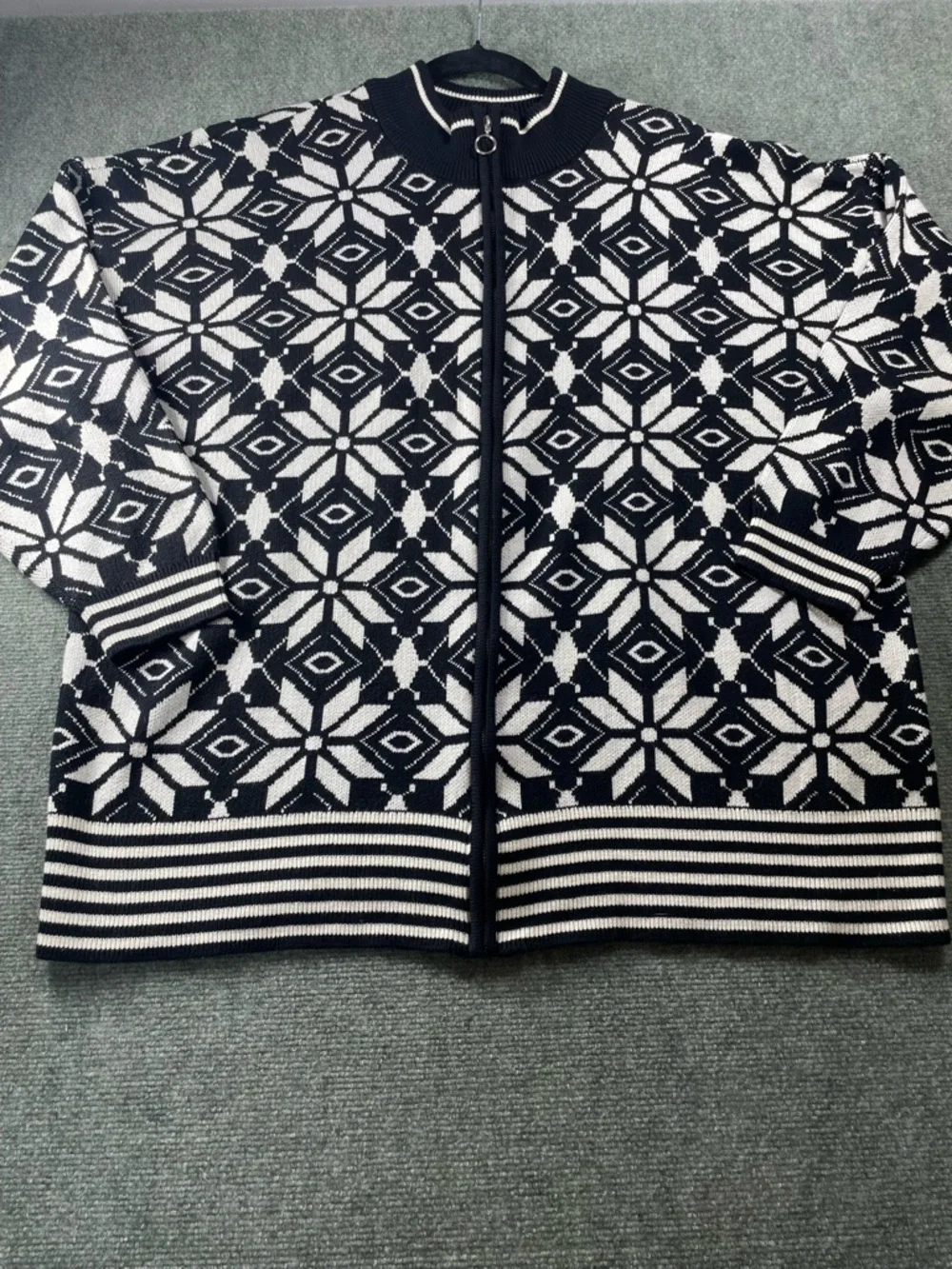 Lane Bryant Black and White Knit Zip Cardigan‎