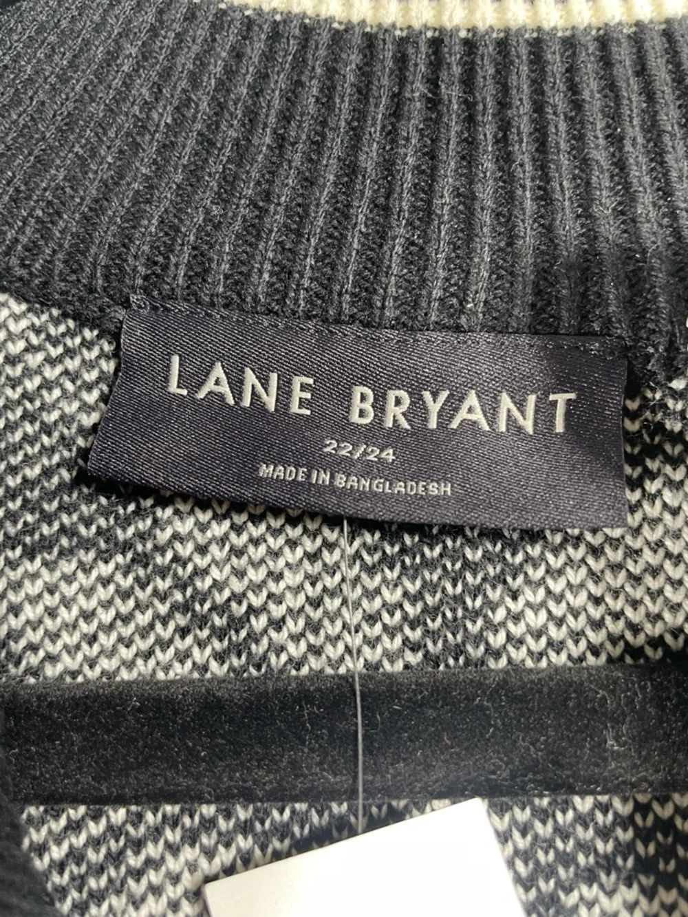Lane Bryant Black and White Knit Zip Cardigan‎