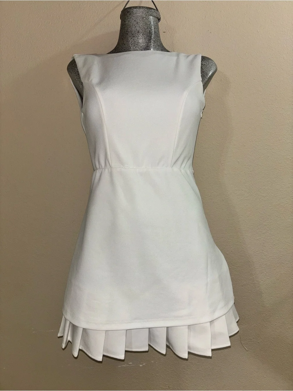 SHEIN White Sleeveless Boatneck Mini Dress with Pleated Hem