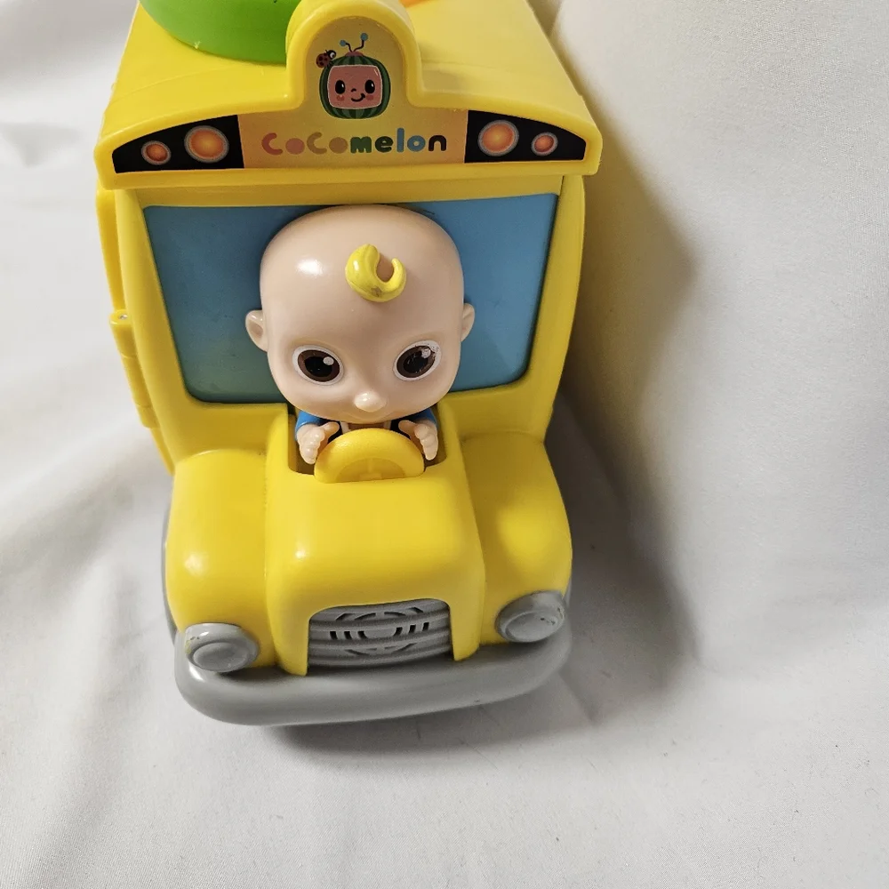 CoComelon learning yellow