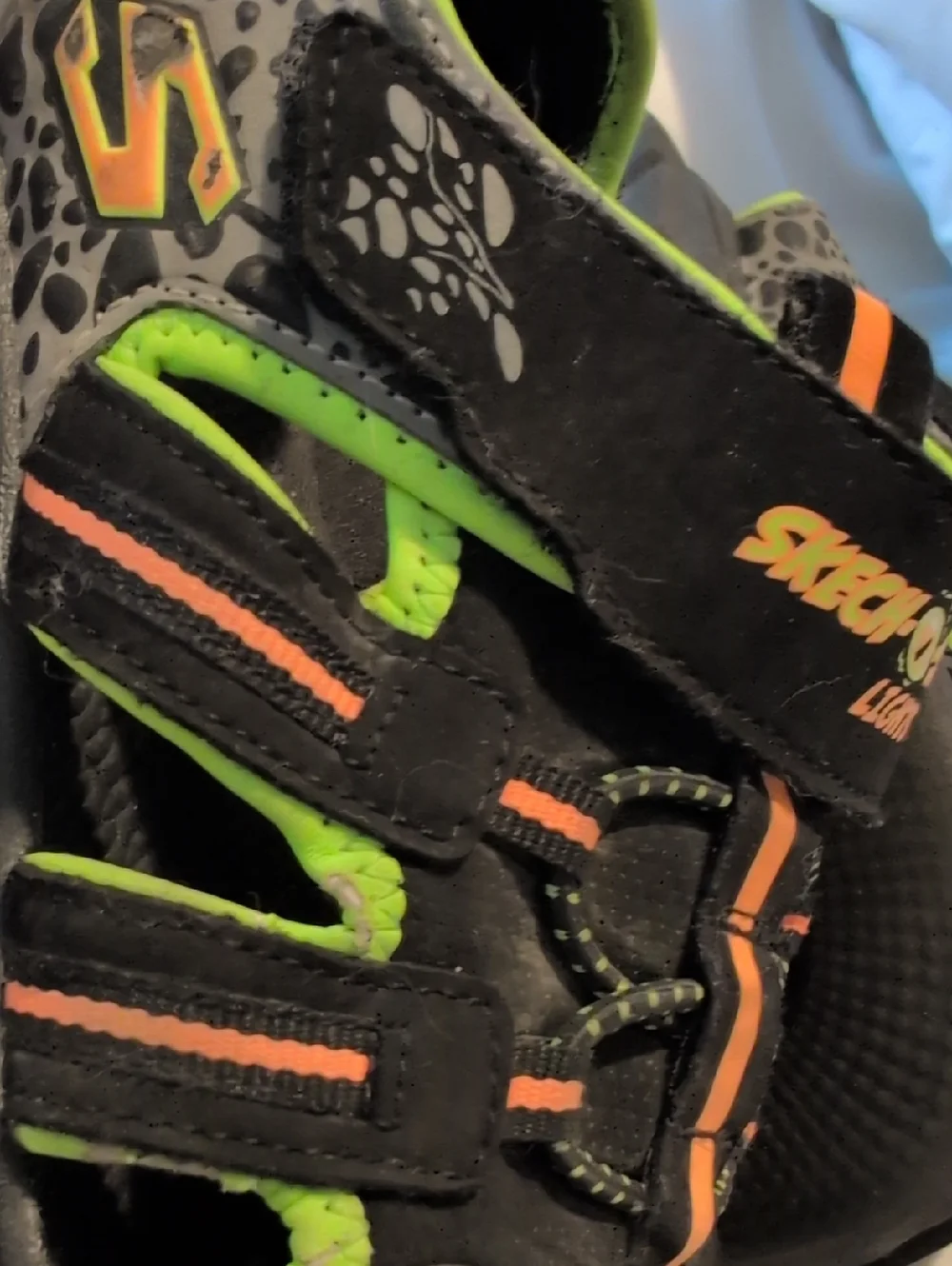Skechers‎  Skech-O-Saurus Light Up Sneaker Blk /Lime Size 3 youth